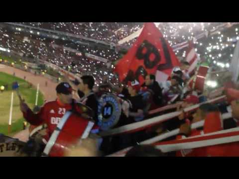 "La Banda sigue tocando LBDT" Barra: Los Borrachos del Tablón • Club: River Plate • País: Argentina