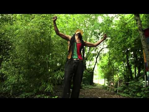 Ras Daniel Ray & Tu Shung Peng - Having a ball- Official Video