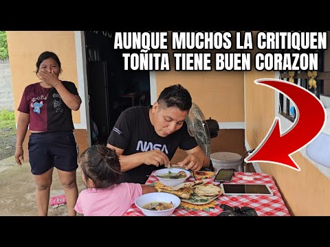 Asi Disfrutó TEO La Gallina Que TOÑITA Le Regaló😱 Llega En Pleno Almuerzo 