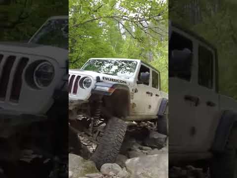 love to watch this thing flex 💪 #jeepgladiator #jeeptruck #jeeplife #camp5 #offroad