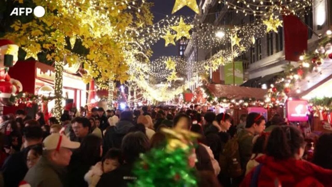 Shanghai si illumina di mercatini di Natale