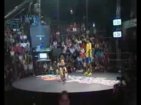 ballartisten.com pres. MURILO (Bra) vs. PALLE (Sweden)  Red Bull Street Style Final 2008