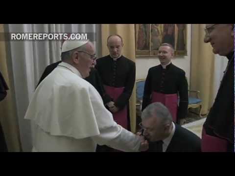 Francisco toma posesión de los apartamentos papales