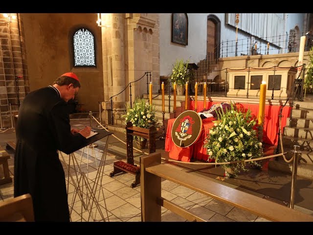 Video: Kardinal Woelki nimmt Abschied von Kardinal Meisner