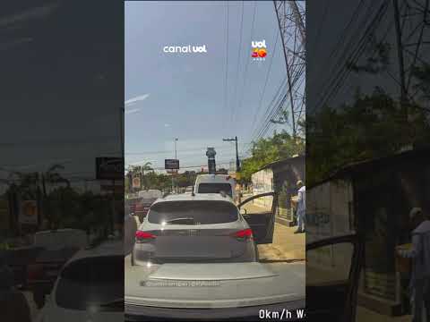 Motorista tem celular roubado ao ficar presa em trânsito de Guarulhos (SP)