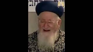 תפילה למלחמה - מרן הרב מרדכי אליהו (הרב מרדכי אליהו זצ"ל) - התמונה מוצגת ישירות מתוך אתר האינטרנט יוטיוב. זכויות היוצרים בתמונה שייכות ליוצרה. קישור קרדיט למקור התוכן נמצא בתוך דף הסרטון