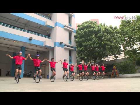 Cycling cadets wow crowds (19.4.2015)
