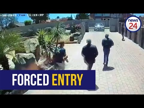 WATCH | Suspects make a run for it after failed house robbery attempt in Winchester Hills