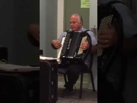 It's beginning to rain - accordion