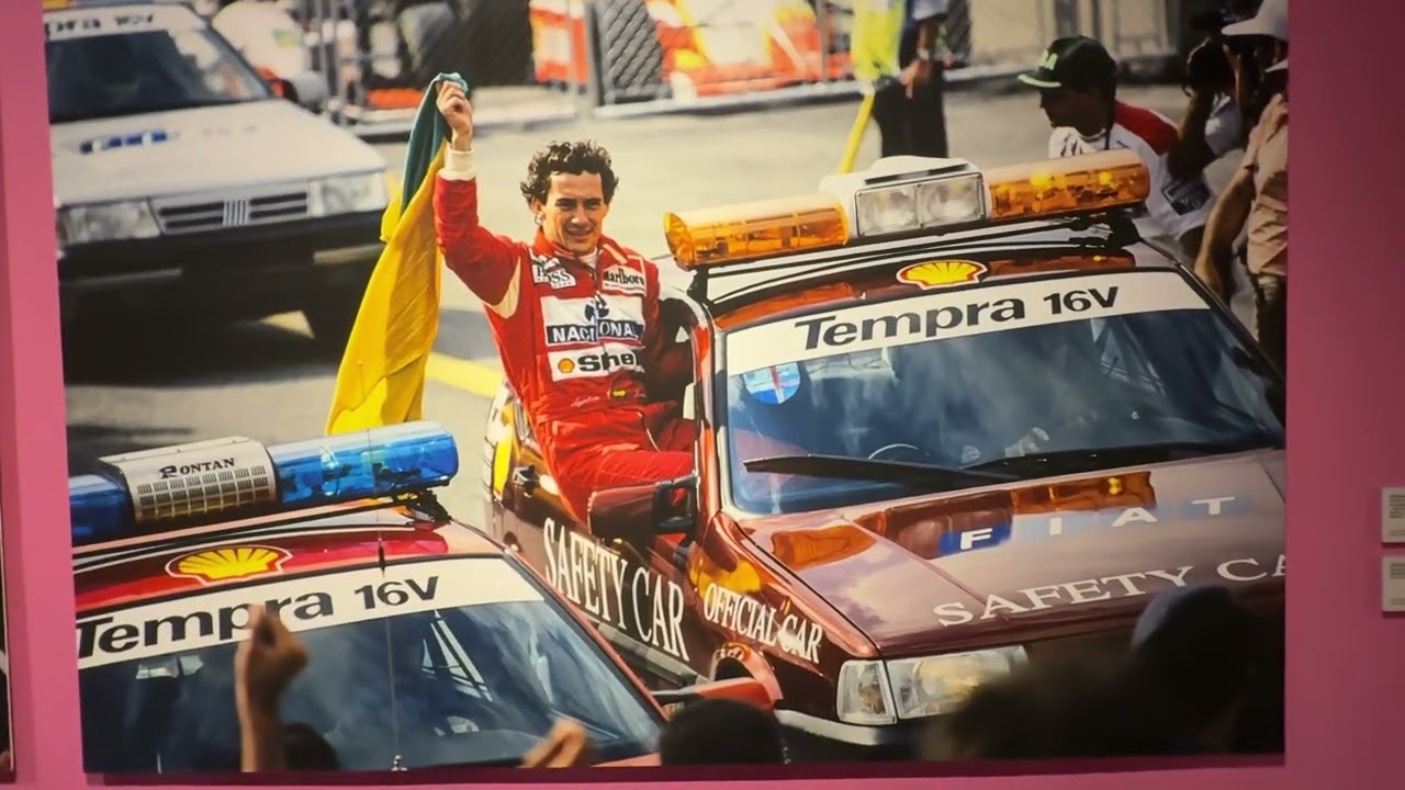 FIAT UNO QUE AYRTON SENNA DEU DE PRESENTE A ADRIANE GALISTEU ESTÁ EM EXPOSIÇÃO