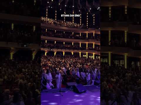 Massive choir sings Hallelujah!