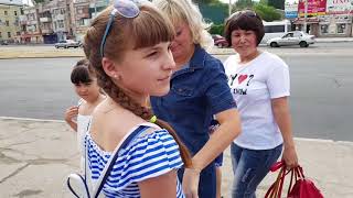 Встретились мать и трое детей