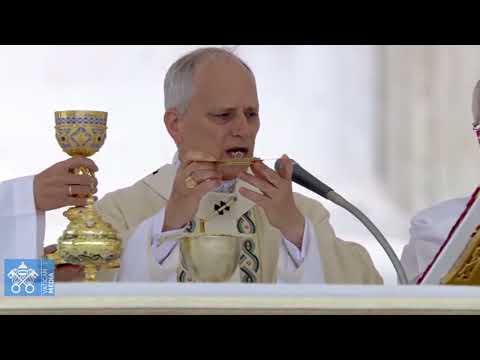 Papa Leão XIV cantando na Missa de início de Pontificado