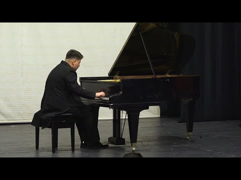 Orges Isufi mbrëmë mbajti koncertin e tij të parë recital në teatrin "Adriana" - 14 Dhjetor 2021