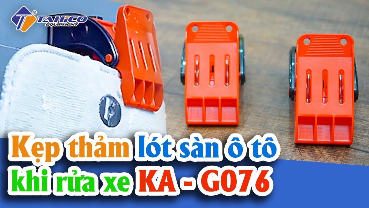 Kẹp thảm lót sàn ô tô khi rửa xe 23