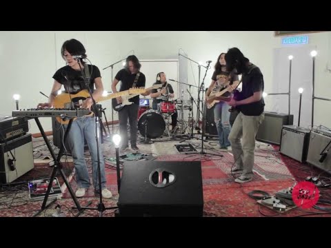 Pitahati - Revolusioner: Jilid 1 (Live on The Wknd Sessions, #51)