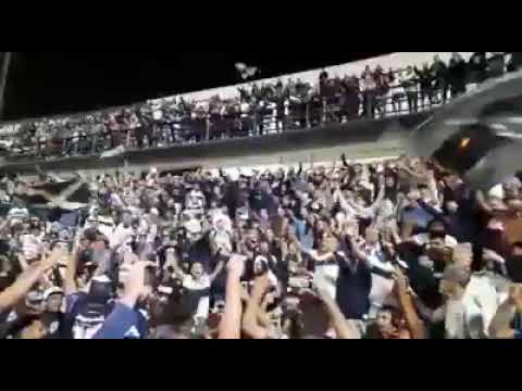 "Gimnasia en la cancha de Quilmes" Barra: La Banda de Fierro 22 &bull; Club: Gimnasia y Esgrima