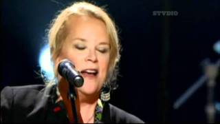 Mary Chapin Carpenter - He Thinks He&#39;ll Keep Her
