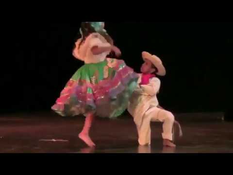 Baile "MUÑECA DE SAMPEDRO" - Los Niños de Colombia Bailan.