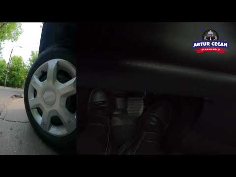 Poziția greșită a piciorului pe ambreiaj în timpul conducerii autoturismului