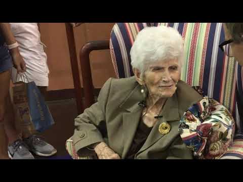 Fernie on her Throne 2019 and Chief Frying Officer Christi making Funnel Cakes State Fair of Texas