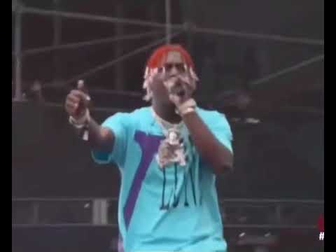 Lil Yachty suprising Trippie Redd on stage