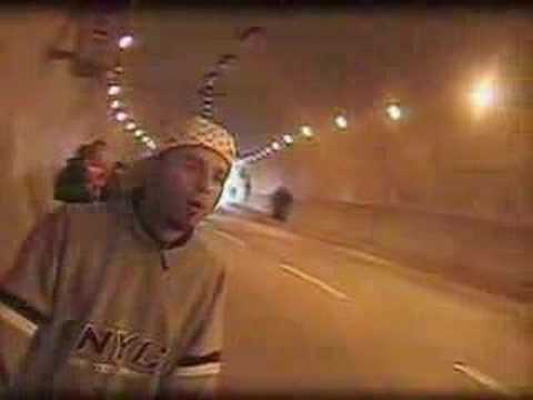 Bajo El Sepelio_La Fama El Dinero