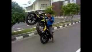 preview picture of video 'freestyle motor indonesia chandra.MP4'