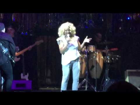 Darlene Love sings Springsteen