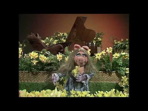 Muppet Songs: Miss Piggy and Rowlf - The Daffodils