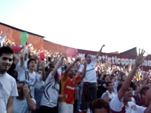 Atlético-PR 2x2 Fluminense - CONCA COMEMORANDO GOL JUNTO A TORCIDA