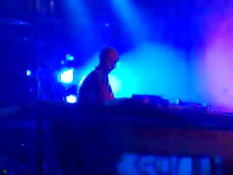 Kindzadza playing Megalopsy tracks at Athens 2009