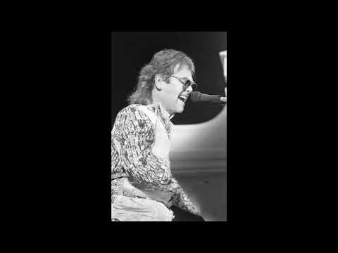 Elton John - Someone Saved My Life Tonight (Live In Sheffield 11/26/1985)