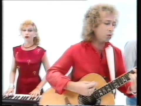 The Dooleys "In a Riddle".wmv