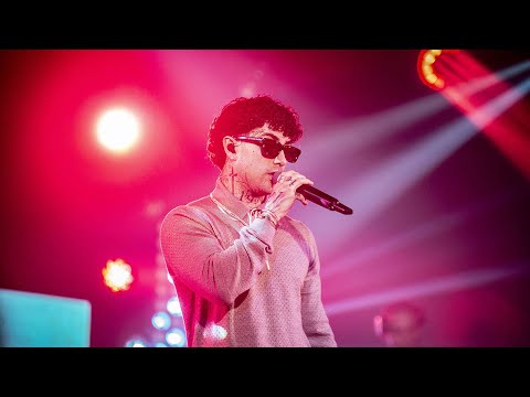 Tony Effe - Sesso e samba 💃🏻  (Radio Italia Live 7/03/2025) #tony #radioitalia #fyp #perte #sing