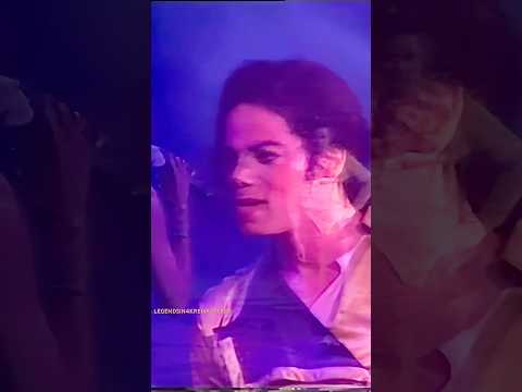 MICHAEL JACKSON IS SO ANGRY WITH HER -SANG HIS PART LIVE ON STAGE!😮🤴🎤 #michaeljackson#dance#viral