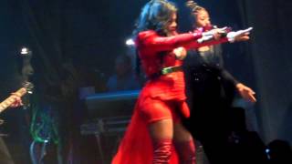 Lil Kim - Intro &amp; Whoa (Live at Musicalize)