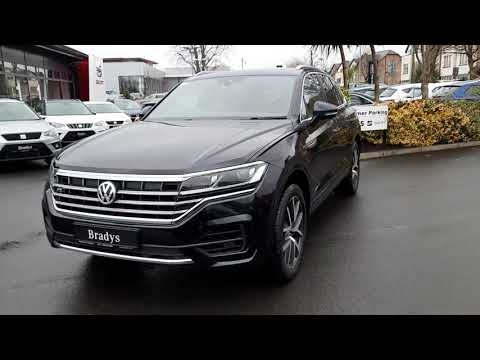 GL69UCR - 2020 Volkswagen Touareg R-LINE V6--Panoramic Sunroof 79,950