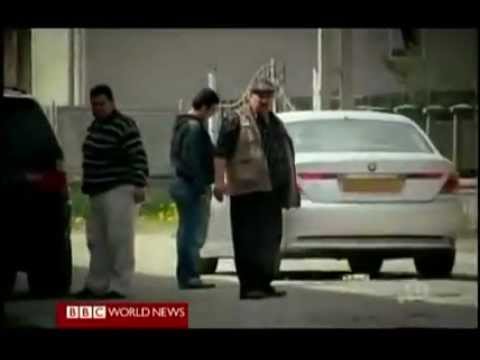 Roma zigeuners die leven van bedelen en kindermisbruik ontmaskerd door de BBC