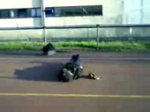 pazzo salta un ragazzo / by stronzate96