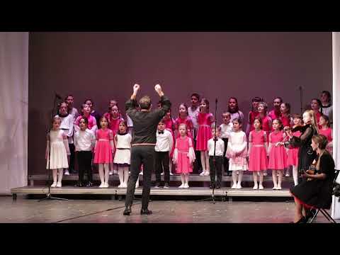 La mulți ani surori si frați - Corul de copii Mini Angeli