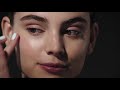 Видео Le Gel Paillete Мерехтливий гель для обличчя та декольте - CHANEL | Malva-Parfume.Ua ✿