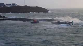 preview picture of video 'Le port du Conquet (Finistère) vendredi 3 janvier 2014 lors du vigilance vagues-submersion orange.V1'