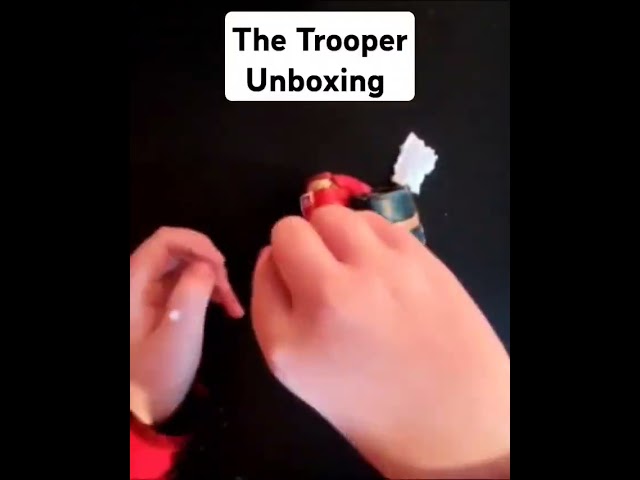 Vídeo relacionado con Nemesis Now Caja de busto de Iron Maiden The Trooper con licencia oficial (pequeña), color rojo, 12 cm