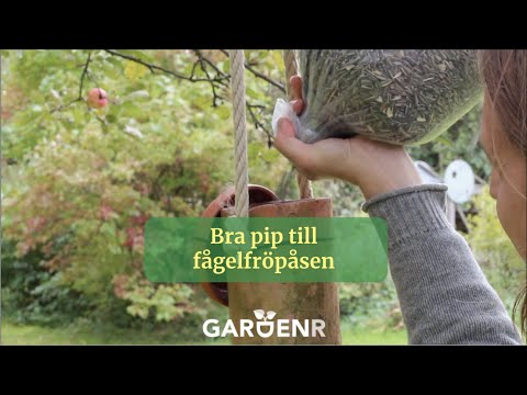 Plastic bottle pourer for the bird seed bag - Gardenhacks by GardenR