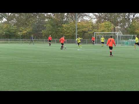 6 nov 21 Woudenberg 2 - VV De Meern 2 com 6-2 Mooie redding keeper W'berg op schot Lorenzo