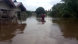preview picture of video 'Banjir Aceh barat desa napai 17 Oktober 2018'