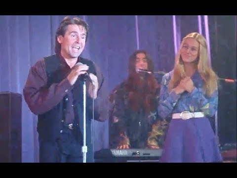 The Brady Bunch Movie (1995) - Davy Jones singing the song "Girl" HD Quality