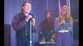 The Brady Bunch Movie (1995) - Davy Jones singing the song &quot;Girl&quot; HD Quality