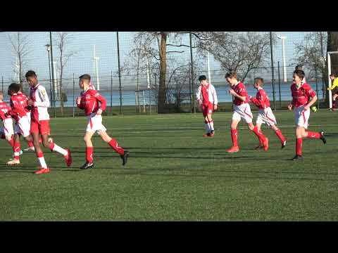 Eerste helft vv IJsselmeervogels JO14-1 - vv DOVO JO14-1